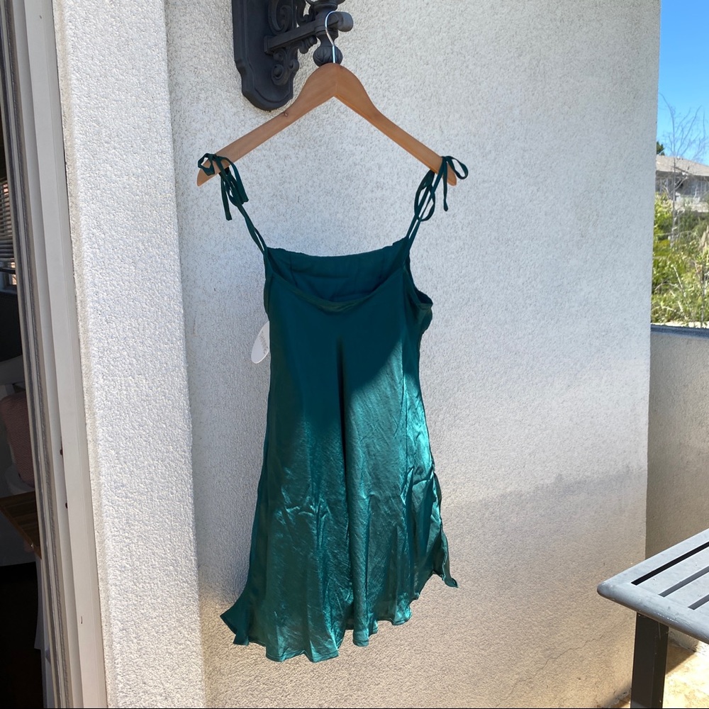 Green mini dress with tie straps - Picture 3 of 4